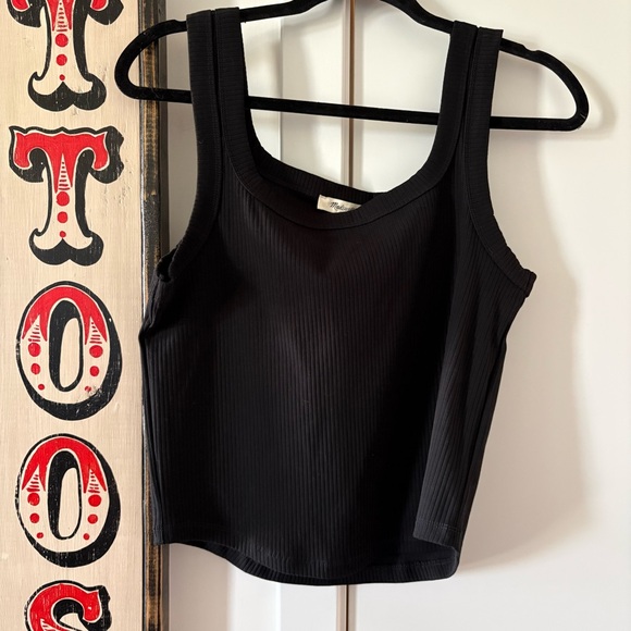 The Tailored Crop Tank in Sleekhold - Picture 2 of 6